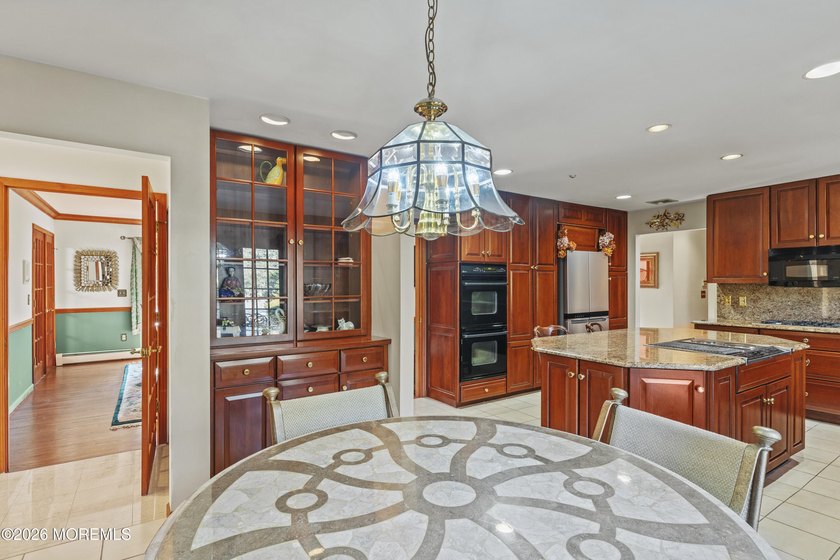 Custom Built 6 Bedroom 5.5 Bath Estate Home on private - photo 16