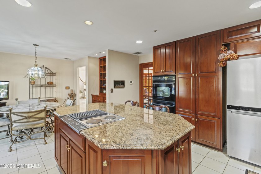 Custom Built 6 Bedroom 5.5 Bath Estate Home on private - photo 20