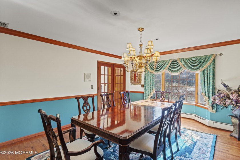 Custom Built 6 Bedroom 5.5 Bath Estate Home on private - photo 21