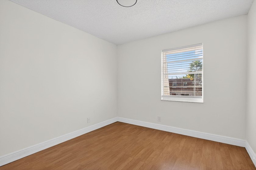 Spacious 4-bedroom, 2.5-bath townhouse ideally located in - photo 22