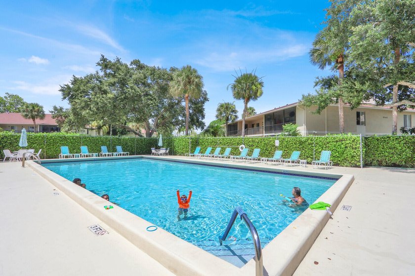 Beautifully updated 2-bedroom, 2-bathroom second-floor condo - photo 26