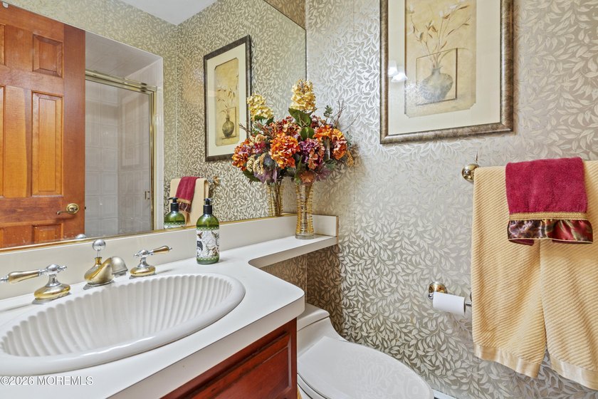 Custom Built 6 Bedroom 5.5 Bath Estate Home on private - photo 27