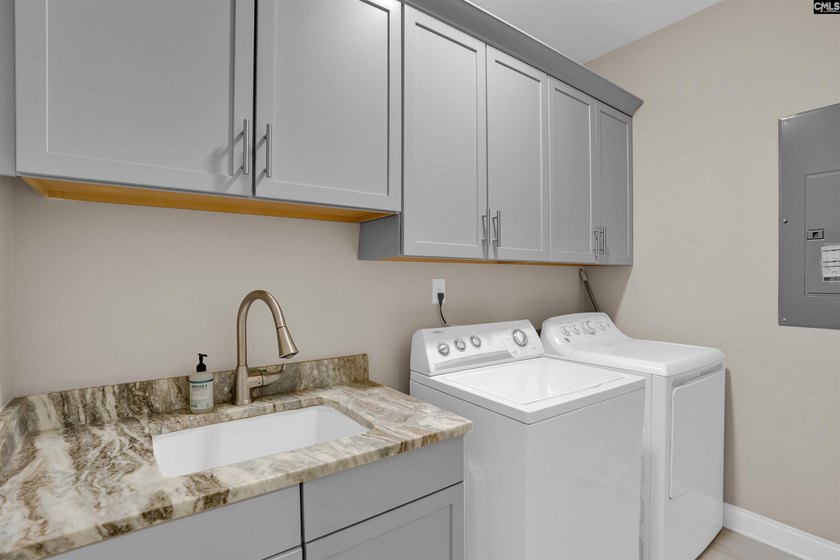 NEW PRICE! This custom built/2017 5 Bedroom home offers SO - photo 28