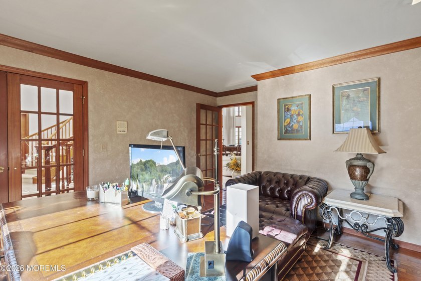 Custom Built 6 Bedroom 5.5 Bath Estate Home on private - photo 31