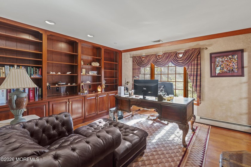 Custom Built 6 Bedroom 5.5 Bath Estate Home on private - photo 32