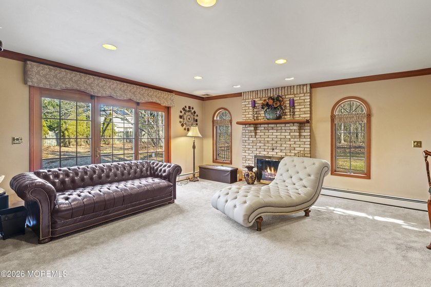 Custom Built 6 Bedroom 5.5 Bath Estate Home on private - photo 33