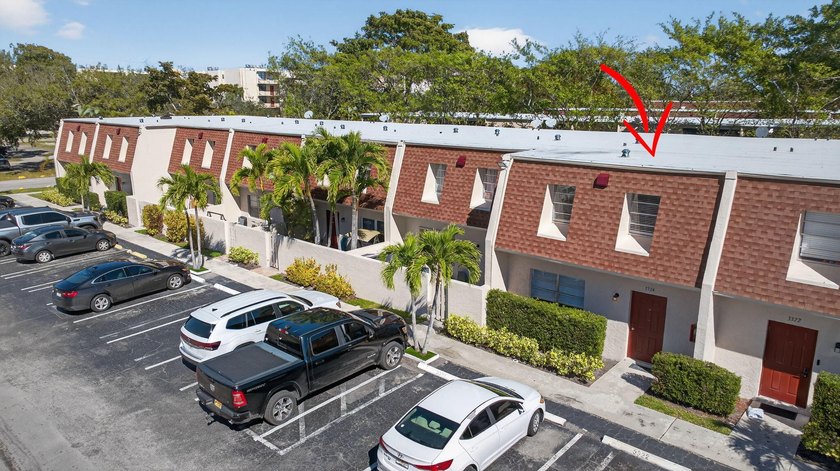Spacious 4-bedroom, 2.5-bath townhouse ideally located in - photo 34