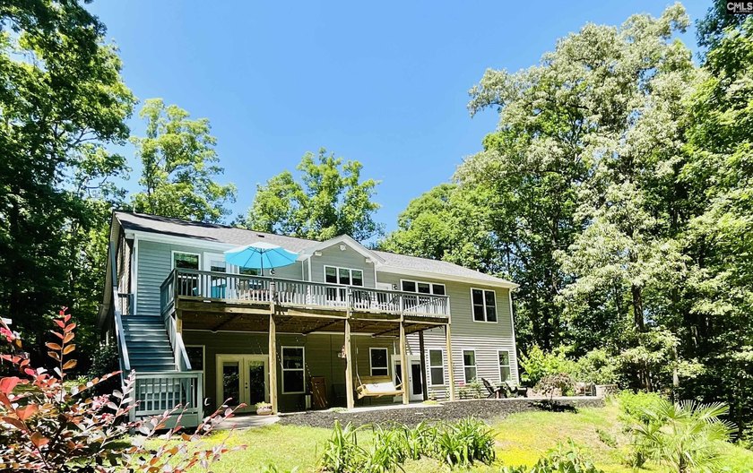 NEW PRICE! This custom built/2017 5 Bedroom home offers SO - photo 35