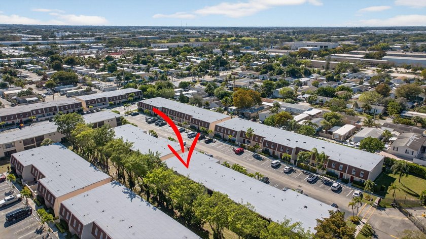 Spacious 4-bedroom, 2.5-bath townhouse ideally located in - photo 38