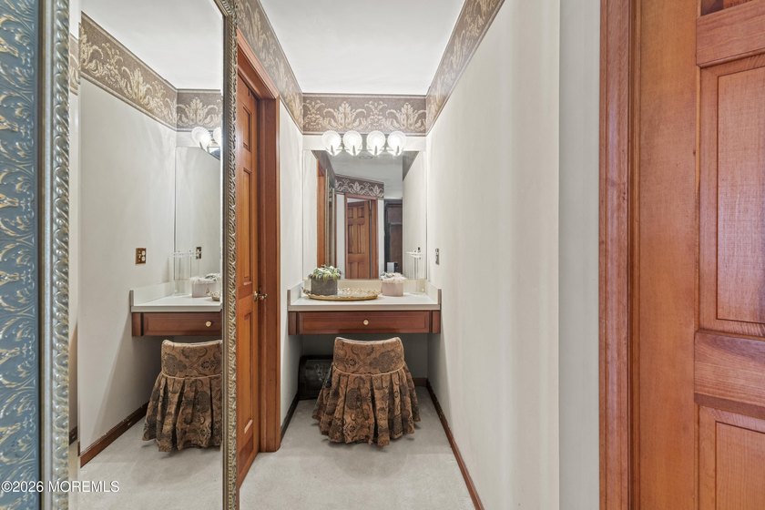 Custom Built 6 Bedroom 5.5 Bath Estate Home on private - photo 45