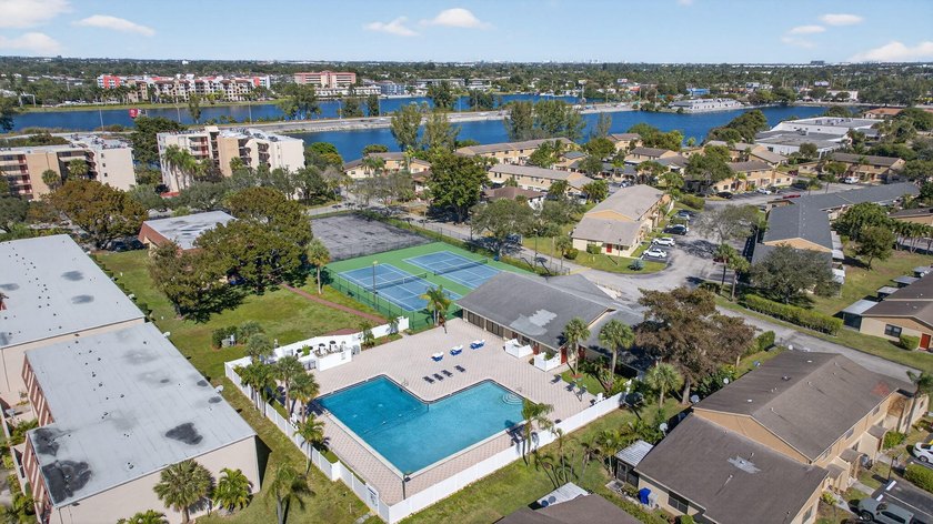 Spacious 4-bedroom, 2.5-bath townhouse ideally located in - photo 45