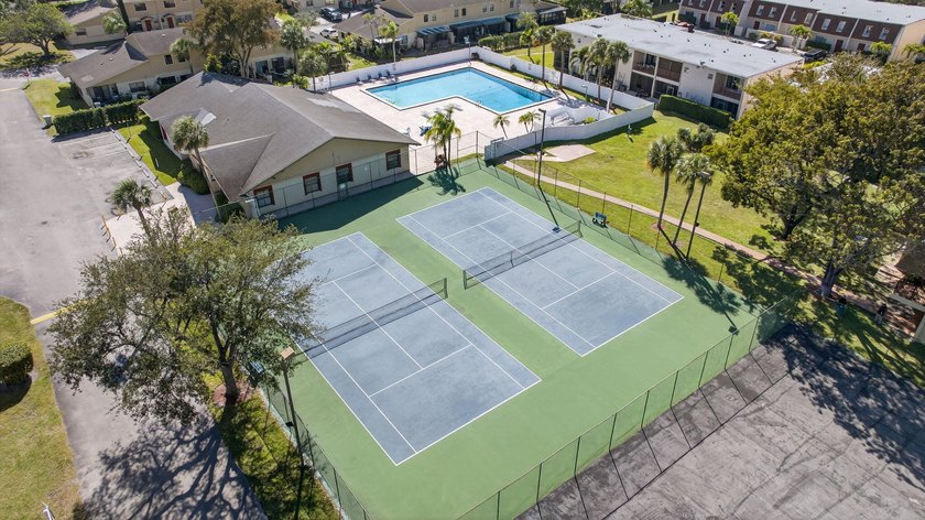 Spacious 4-bedroom, 2.5-bath townhouse ideally located in - photo 46