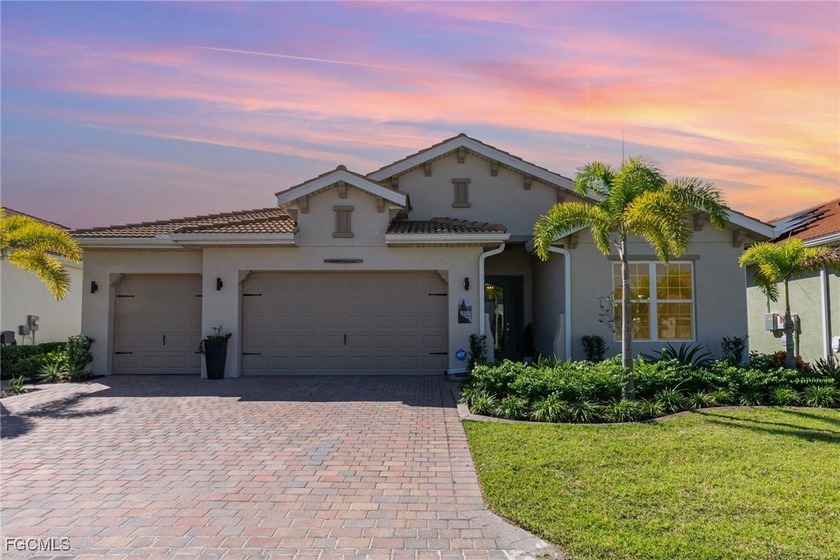 Best priced newer POOL Home with the most upgrades in the - photo 3