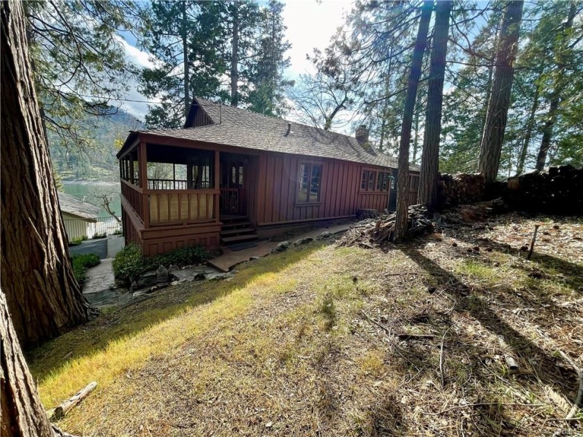Secluded cabin overlooking Bass Lake on a half-acre lot. - photo 26