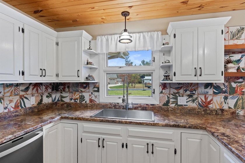 Seize The Opportunity! MOVE IN &amp; ENJOY! LARGE 4-BDRM 3-BATH - photo 8