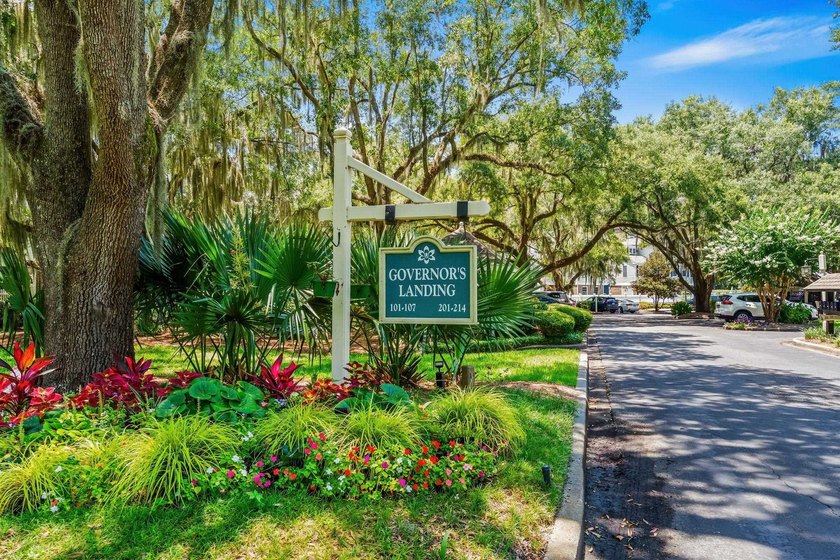 Experience luxury Lowcountry living from this exceptional - photo 2