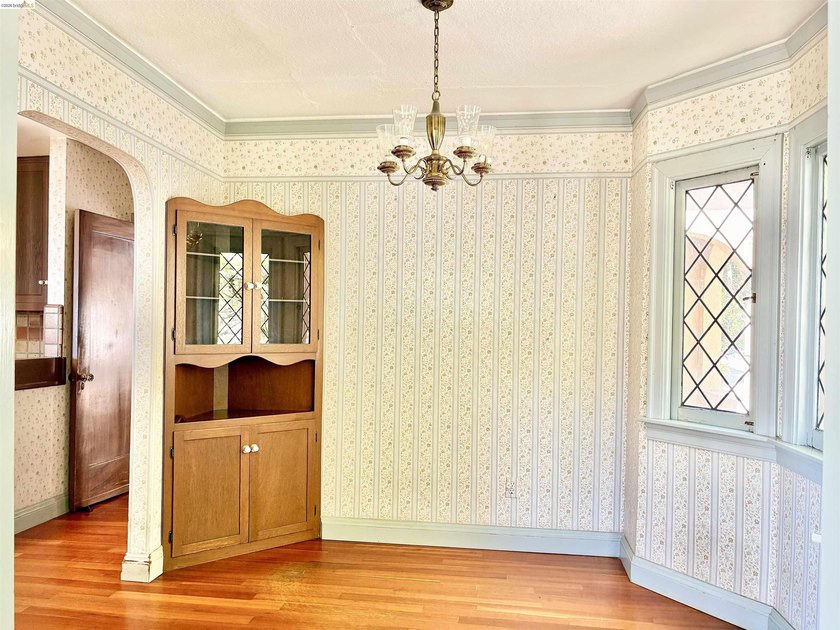 The Ultimate Luxury Canvas: Panoramic Bay Views &amp; Timeless - photo 13