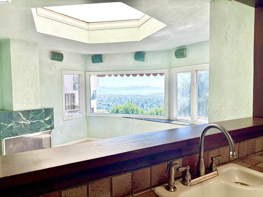 The Ultimate Luxury Canvas: Panoramic Bay Views &amp; Timeless - photo 14