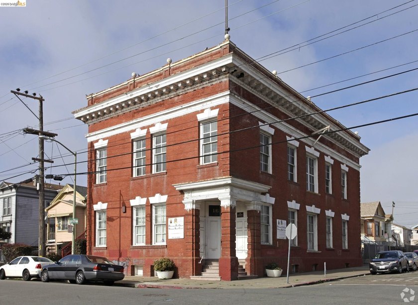 This two-story commercial property, built in 1906, offers 5,600 - photo 19