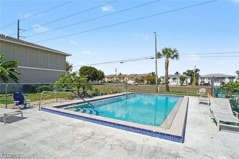Welcome to your new home in Cape Coral! This cozy condo offers - photo 22