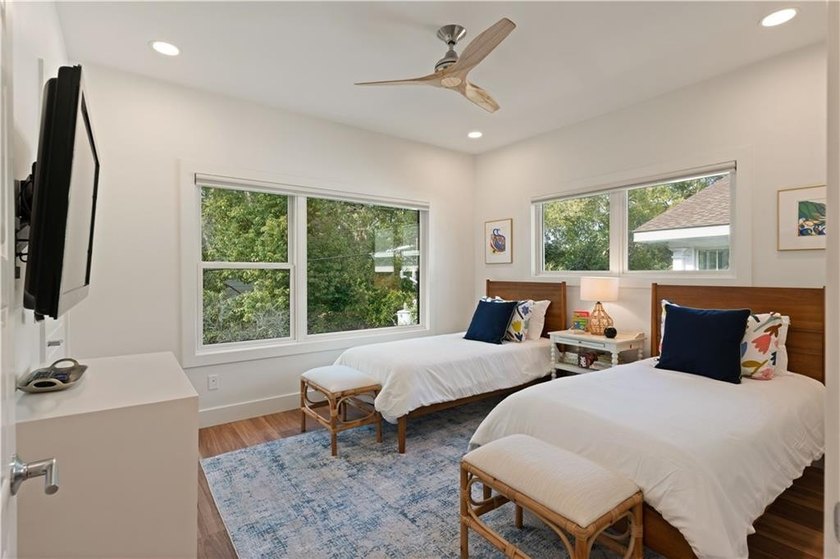 Located in the heart of St. Simons Island's coveted South end - photo 19