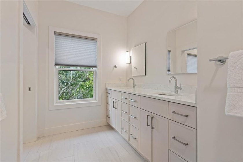 Located in the heart of St. Simons Island's coveted South end - photo 20