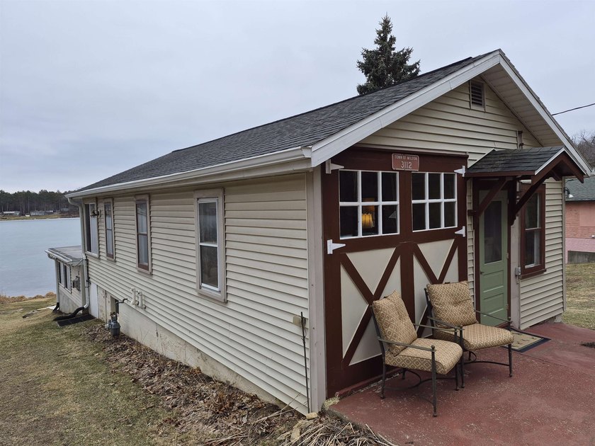 EXPERIENCE THE FEELING OF THE NORTHWOODS JUST OVER THE BORDER IN - photo 3
