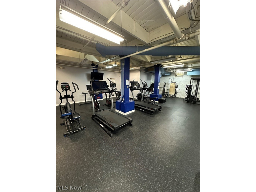 Spacious three-level, one-bedroom condo located in the desirable - photo 28
