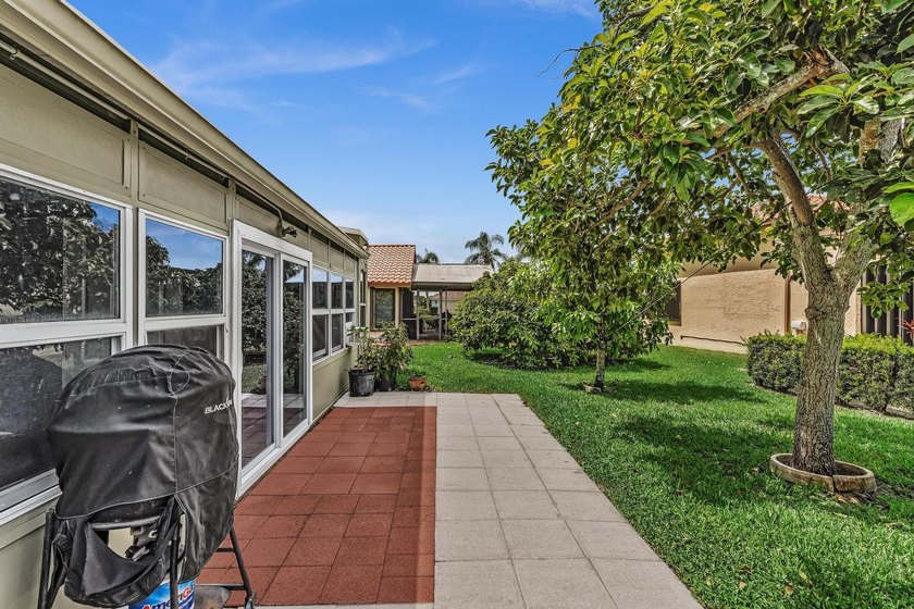 Contemporary. Superb curb appeal with S-Tile roof &amp; long lake - photo 32
