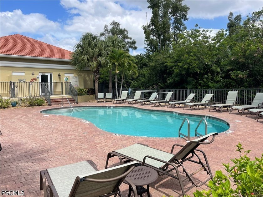 Welcome to 10031 Lake Cove Drive unit 302, a beautifully - photo 5