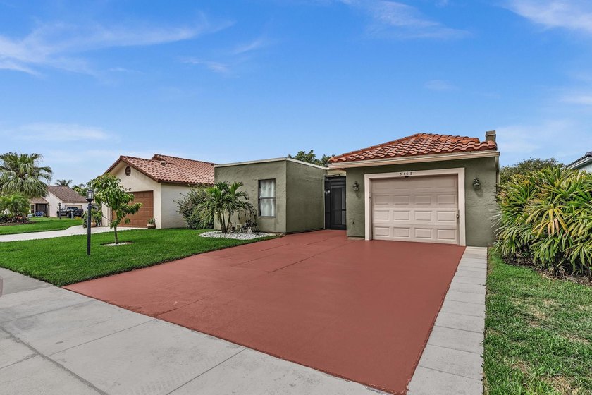 Contemporary. Superb curb appeal with S-Tile roof &amp; long lake - photo 39