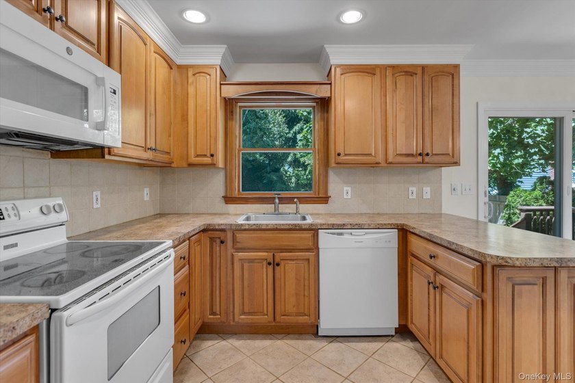 Move right into this beautifully updated split-level home - photo 8