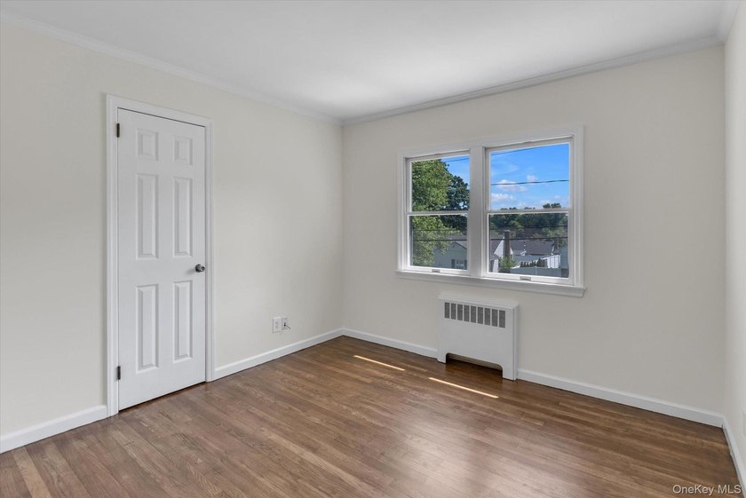 Move right into this beautifully updated split-level home - photo 10