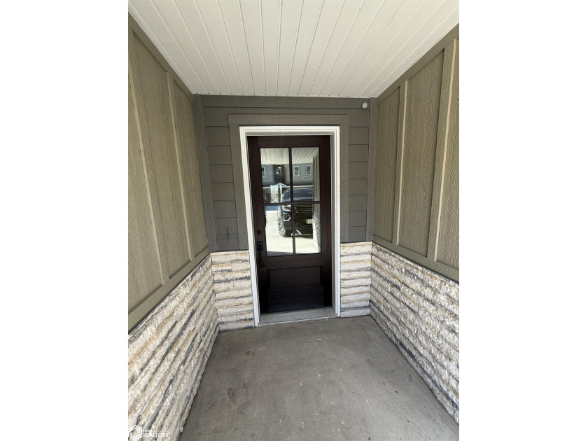 THIS BEAUTIFUL CONDO IS MOVE IN READY! Each thoughtfully - photo 4