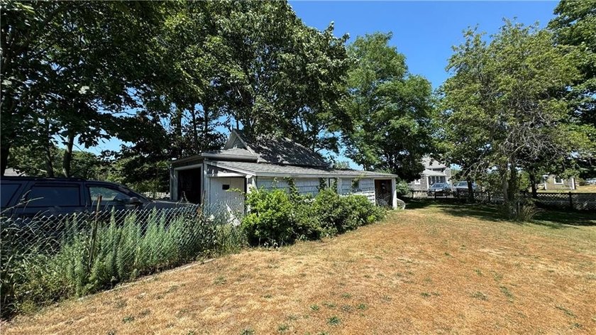 Enjoy the opportunity to own a vacation home on beautiful Block - photo 7