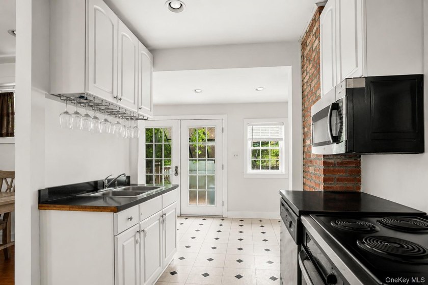 Welcome to this well maintained home, ideally situated on a - photo 5