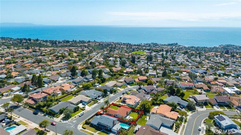 Summer Special! Welcome to this beautifully upgraded turnkey - photo 5