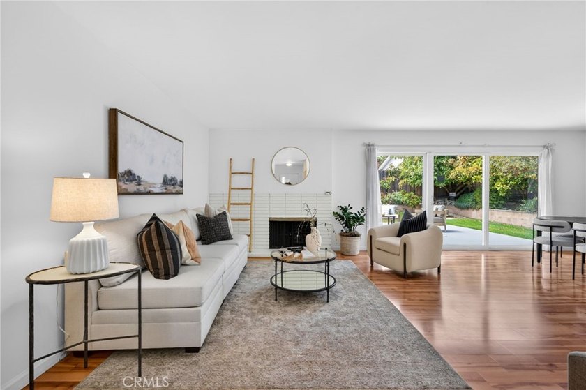 Summer Special! Welcome to this beautifully upgraded turnkey - photo 8