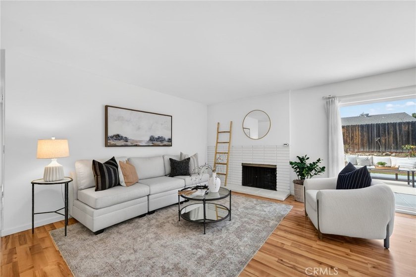 Summer Special! Welcome to this beautifully upgraded turnkey - photo 9