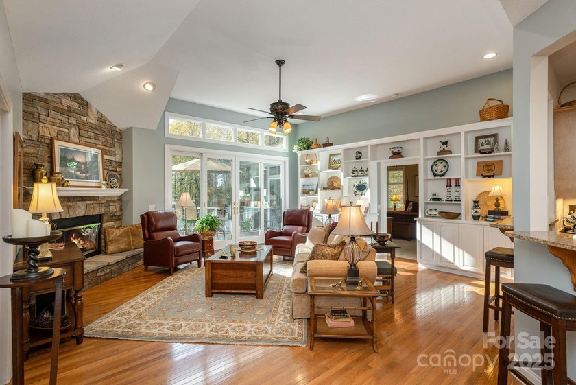 Updated and Move-In-Ready Kenmure Cottage. This warm and - photo 8