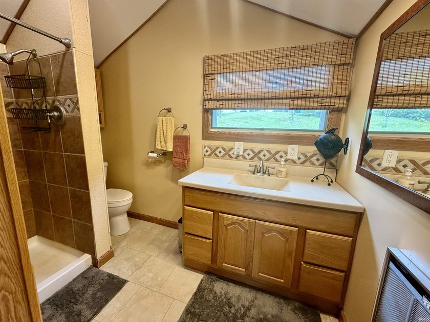 Welcome to this beautifully updated 1-bedroom, 1-bath cottage - photo 15