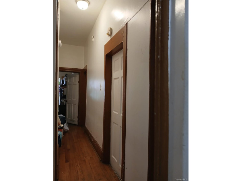Two family framed detached with 1st floor 3 bedroom section8 - photo 2