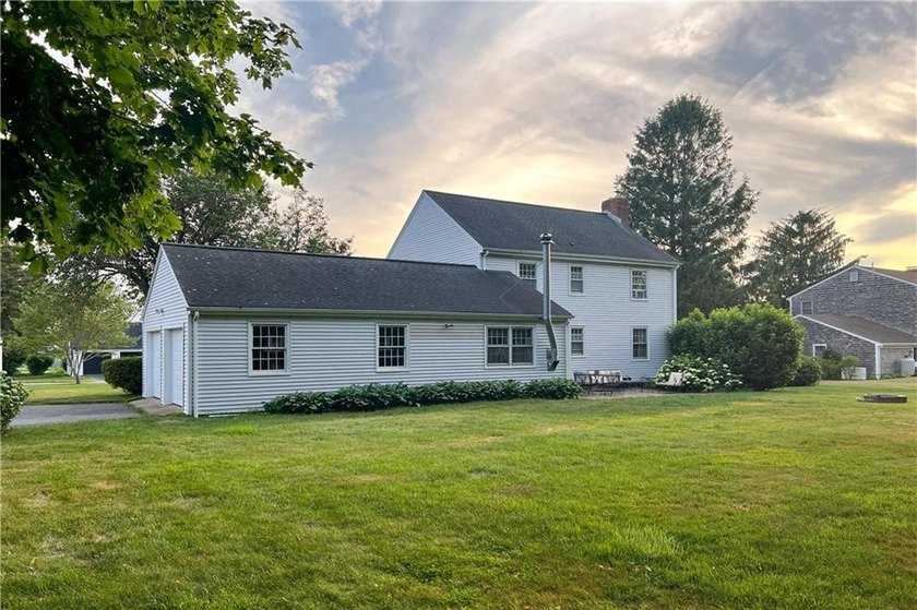 Welcome to the desirable Slate Hill Farm neighborhood. This - photo 5