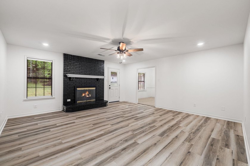 Beautifully remodeled 3 bedroom, 2 bathroom home offering 1,571 - photo 3