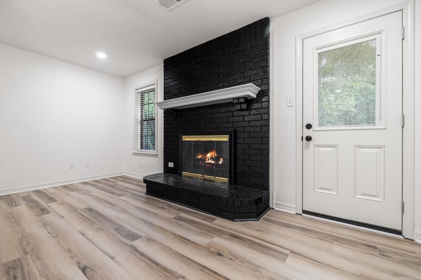 Beautifully remodeled 3 bedroom, 2 bathroom home offering 1,571 - photo 5