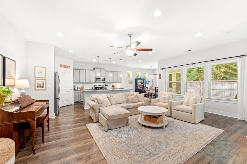 Welcome to this beautifully maintained 3 Bedroom and 2 Bath home - photo 3