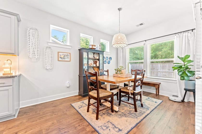 Welcome to this beautifully maintained 3 Bedroom and 2 Bath home - photo 7