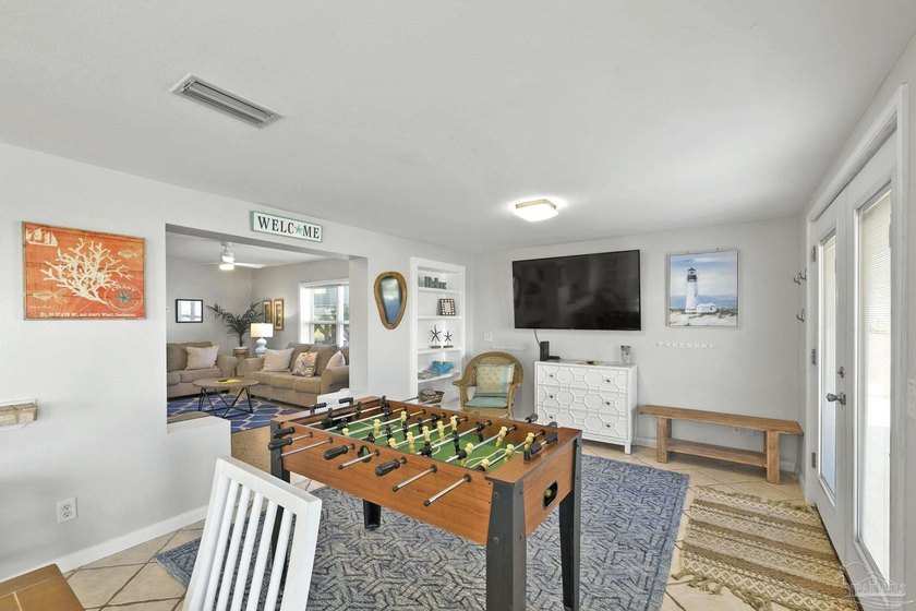 An original Pensacola Beach bungalow! Charming cottage. Vintage - photo 11