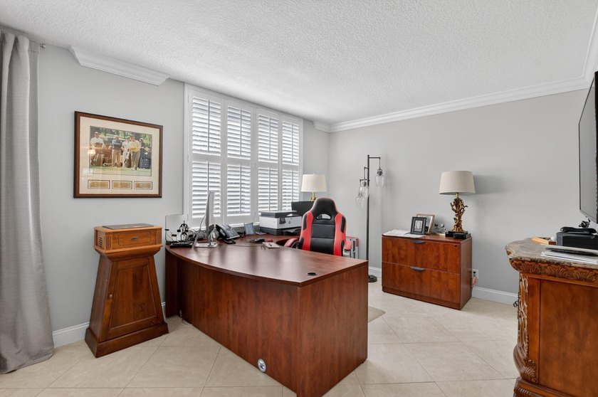 Completely renovated and move in ready 2/2 + den, could easily - photo 15