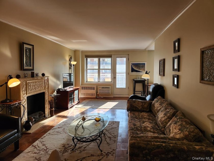 Spacious JR4 Apartment located in a OCEANFRONT BUILDING on The - photo 2